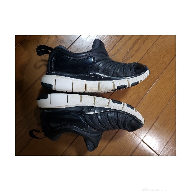 NIKE(ナイキ)のナイキスニーカー キッズ/ベビー/マタニティのキッズ靴/シューズ(15cm~)(スニーカー)の商品写真