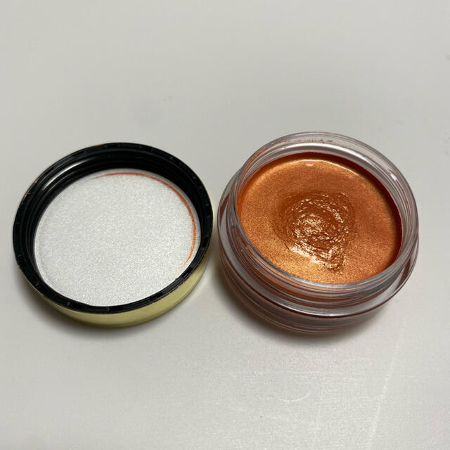 Cosme Kitchen(コスメキッチン)のBorica 美容液ケアアイシャドウ <102 Silky Orange>ボリカ コスメ/美容のベースメイク/化粧品(アイシャドウ)の商品写真