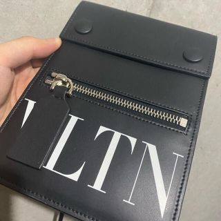 ヴァレンティノ(VALENTINO)のVLTN ヴァレンティノ レザースマホケース(iPhoneケース)