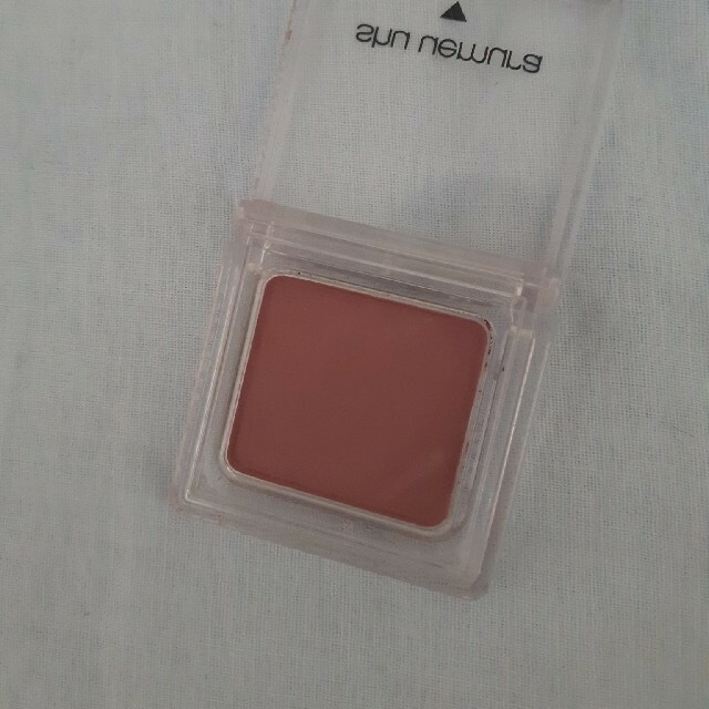 shu uemura(シュウウエムラ)のご専用　シュウウエムラ　アイシャドー2つ コスメ/美容のベースメイク/化粧品(アイシャドウ)の商品写真