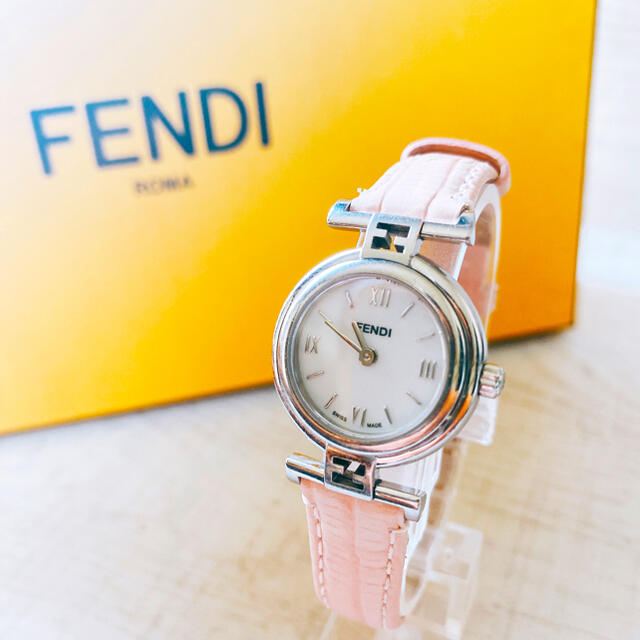 ✨期間限定価格✨『美品』FENDIレディース腕時計　ホワイトシェル文字盤