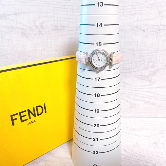 ✨期間限定価格✨『美品』FENDIレディース腕時計　ホワイトシェル文字盤レディース