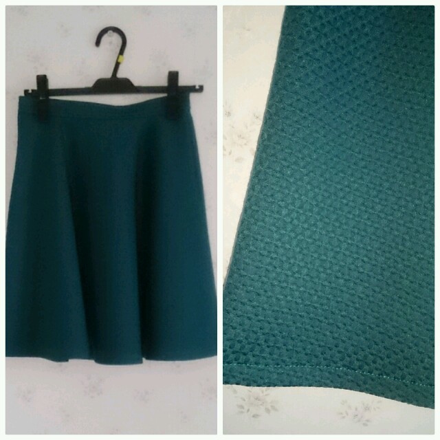 JUSGLITTY(ジャスグリッティー)のふくれジャガードスカート   グリーン レディースのスカート(ひざ丈スカート)の商品写真