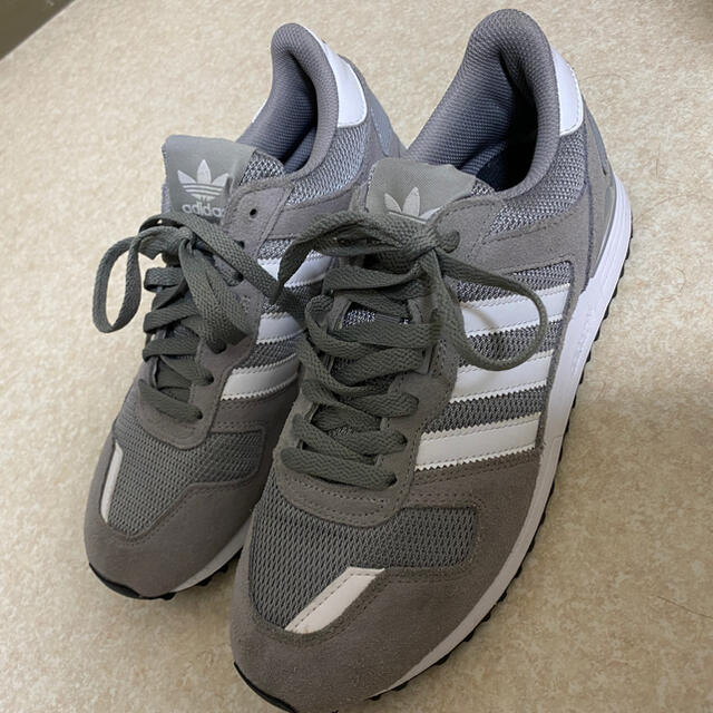 adidasスニーカー