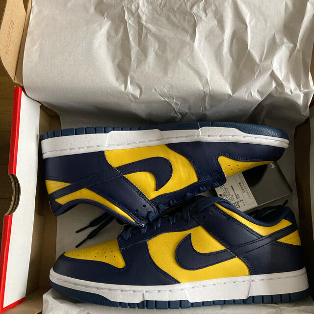 NIKE(ナイキ)のNIKE DUNK LOW "MICHIGAN" ナイキ ダンク ロー ミシガン メンズの靴/シューズ(スニーカー)の商品写真