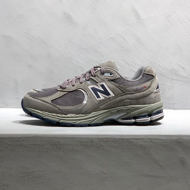 New Balance(ニューバランス)のNEW BALANCE ML2002RA GRAY 28.0cm ニューバランス メンズの靴/シューズ(スニーカー)の商品写真