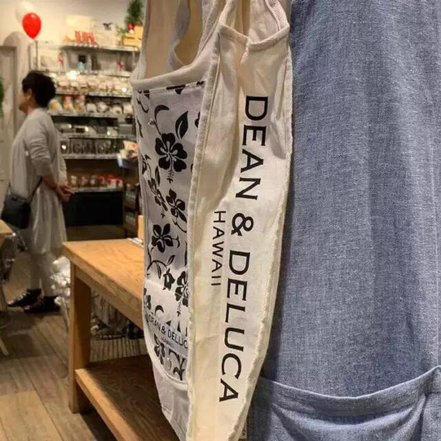 DEAN & DELUCA(ディーンアンドデルーカ)のDEAN&DELUCA/ディーン&デルーカ/黒花柄/エコバッグ/ハワイ限定 レディースのバッグ(トートバッグ)の商品写真