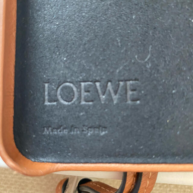 LOEWE(ロエベ)の週末値下げ☆正規品✨美品ロエベ　LOEWE 人気iPhoneケース　レザー スマホ/家電/カメラのスマホアクセサリー(iPhoneケース)の商品写真