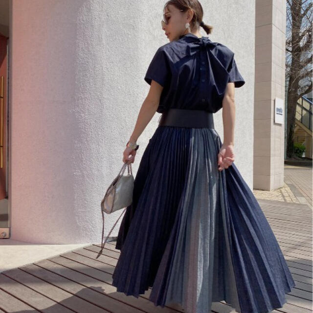 Ameri VINTAGE(アメリヴィンテージ)のAMERI DENIM PLEATS SKIRT レディースのスカート(ロングスカート)の商品写真