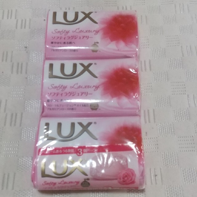 LUX(ラックス)のラックス ソフティラグジュアリー(82g*3コ入) コスメ/美容のボディケア(ボディソープ/石鹸)の商品写真