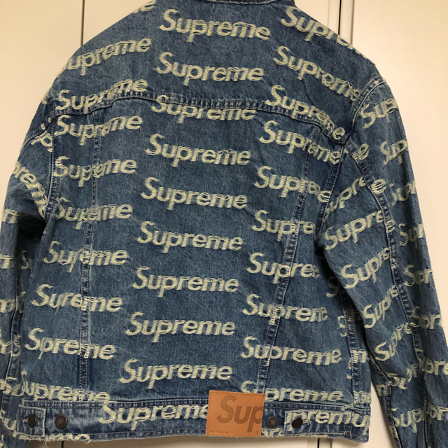 Supreme(シュプリーム)のFrayed Logos Denim Trucker Jacket メンズのジャケット/アウター(Gジャン/デニムジャケット)の商品写真