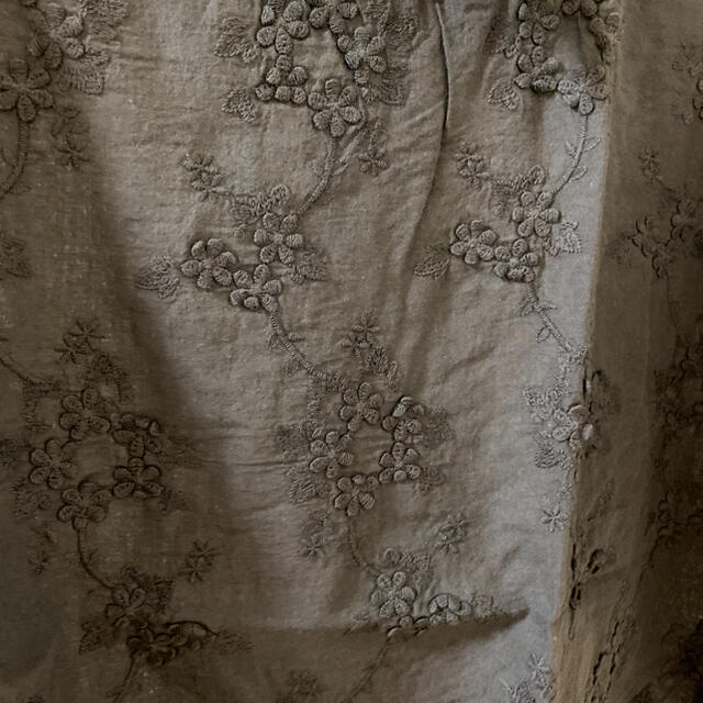 半袖刺繍ブラウス　 レディースのトップス(シャツ/ブラウス(半袖/袖なし))の商品写真