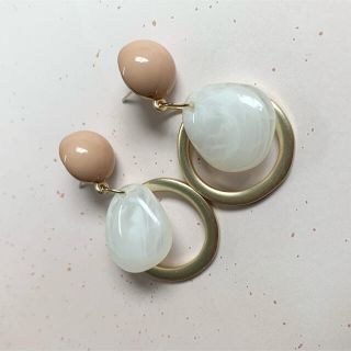 韓国　ピアス　ベージュ(ピアス)