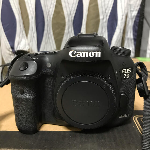 Canon - Canon 7D Mark ii body