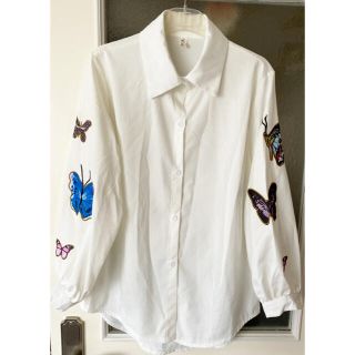 アナスイ(ANNA SUI)の未使用✨蝶々好き🦋な方へ✨蝶々ワッペン付き🦋白シャツ✨size M(シャツ/ブラウス(長袖/七分))