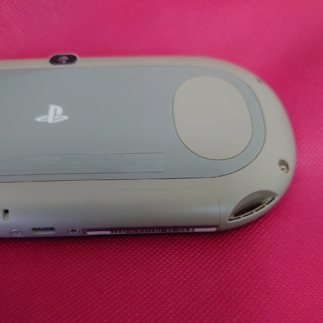 PlayStation Vita(プレイステーションヴィータ)のPS Vita PCH-2000 SONY エンタメ/ホビーのゲームソフト/ゲーム機本体(携帯用ゲーム機本体)の商品写真
