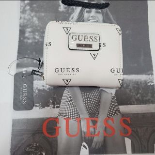 ゲス(GUESS)の【大人気】GUESS ゲス 折り財布 文字柄　ホワイト♡(財布)