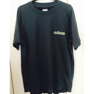 アディダス(adidas)のadidas Tシャツ(Tシャツ/カットソー(半袖/袖なし))