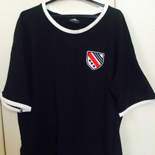 アディダス(adidas)のadidas Tシャツ(Tシャツ/カットソー(半袖/袖なし))