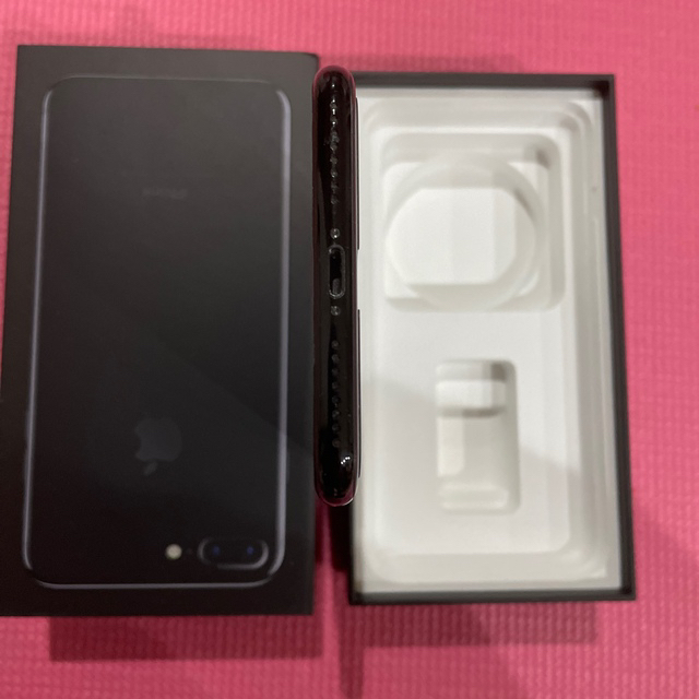 Apple(アップル)のiPhone7Plus ジェットブラック　128GB SIMフリー スマホ/家電/カメラのスマートフォン/携帯電話(スマートフォン本体)の商品写真