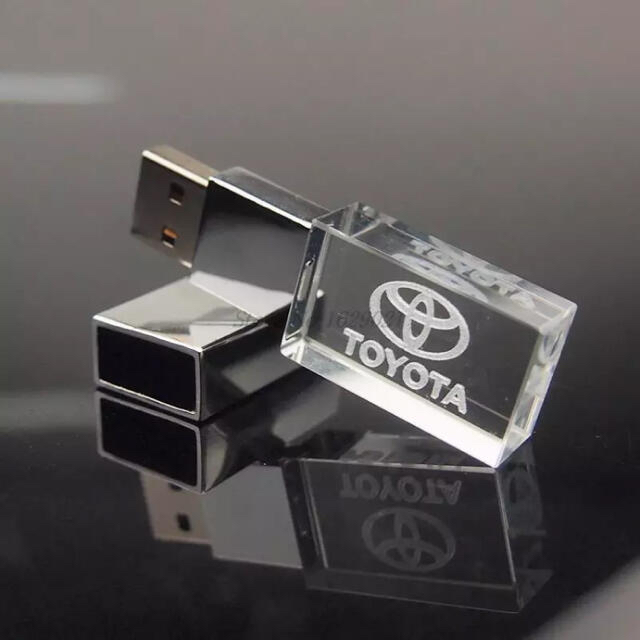 トヨタ(トヨタ)のトヨタ　ロゴ 文字 入り USBメモリ 32GB 青 自動車/バイクの自動車(車内アクセサリ)の商品写真
