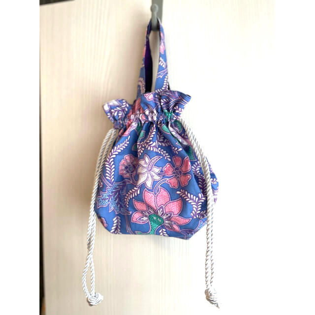 ハンドメイド【巾着バッグ】♢紫♢インドネシア伝統模様ろうけつ染めデザインコットン ハンドメイドのファッション小物(バッグ)の商品写真