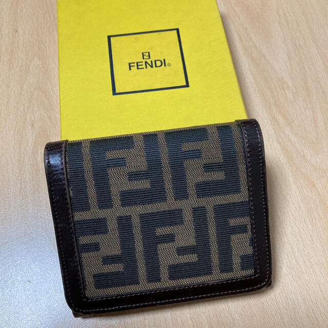 FENDI 三つ折り財布