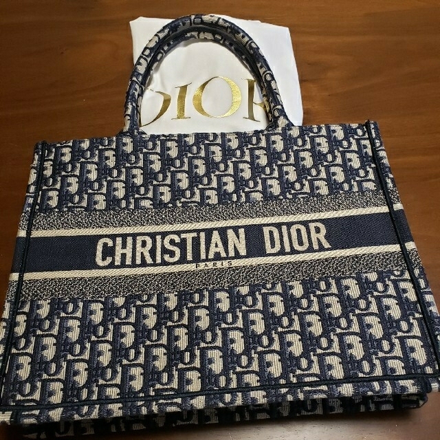 Christian Dior(クリスチャンディオール)の最終価格　Diorブックトート レディースのバッグ(トートバッグ)の商品写真