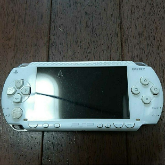 PlayStation Portable(プレイステーションポータブル)のPSP1000 ホワイト 動作品 エンタメ/ホビーのゲームソフト/ゲーム機本体(携帯用ゲーム機本体)の商品写真