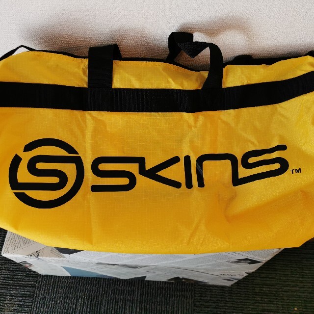 SKINS(スキンズ)のSKINS スポーツバッグ スポーツ/アウトドアのトレーニング/エクササイズ(トレーニング用品)の商品写真