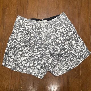 美品　ショートパンツ　モノトーン  ボタニカル(ショートパンツ)