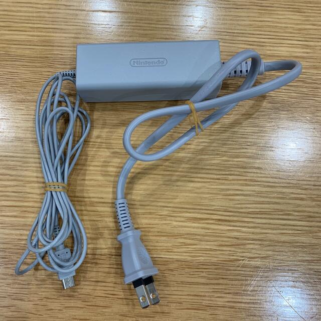 Wii U(ウィーユー)のWiiU ゲームパッド ACアダプター WUP-011 純正  スマホ/家電/カメラの生活家電(変圧器/アダプター)の商品写真