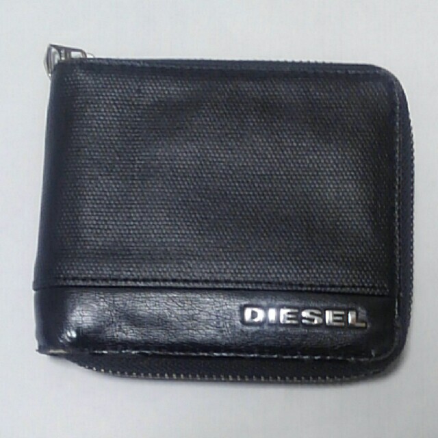 DIESEL(ディーゼル)のディーゼル　二つ折り財布 メンズのファッション小物(折り財布)の商品写真