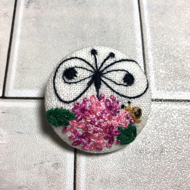 mina perhonen(ミナペルホネン)のミナペルホネン　ハンドメイド　刺繍　ブローチ ハンドメイドのアクセサリー(コサージュ/ブローチ)の商品写真