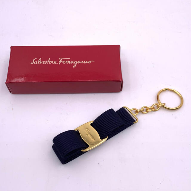 Salvatore Ferragamo(サルヴァトーレフェラガモ)のサルバトーレフェラガモ　キーホルダー　ヴァラリボン レディースのファッション小物(キーホルダー)の商品写真