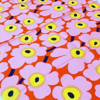 マリメッコ(marimekko)のマリメッコ　生地　ミニウニッコ　ピンク　オレンジ(生地/糸)