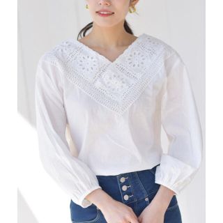 アルピーエス(rps)の刺繍Vネックブラウス　rps(シャツ/ブラウス(長袖/七分))