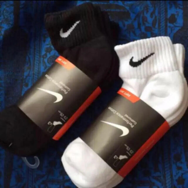 NIKE(ナイキ)の★即購入可★NIKE 靴下 白　ナイキ スポーツソックス ホワイト レディースのレッグウェア(ソックス)の商品写真