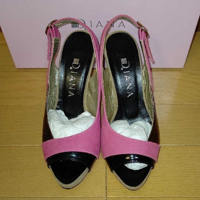 DIANA(ダイアナ)の専用☆DIANA ハイヒールサンダル 22cm ピンク&ゴールド レディースの靴/シューズ(サンダル)の商品写真