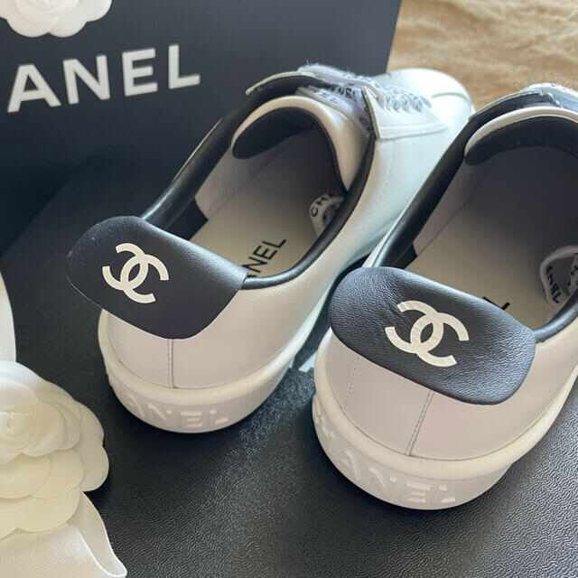 CHANEL(シャネル)のCHANEL シャネル スニーカー ホワイト 24.5 24.5cm レディースの靴/シューズ(スニーカー)の商品写真