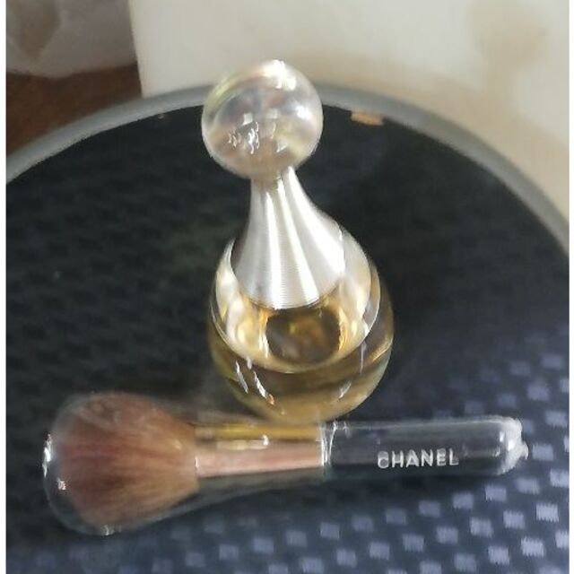 CHANEL(シャネル)の🌻セール】シャネル【お筆】新品未使用品】フェースやニュアンスブラシ コスメ/美容のメイク道具/ケアグッズ(ブラシ・チップ)の商品写真