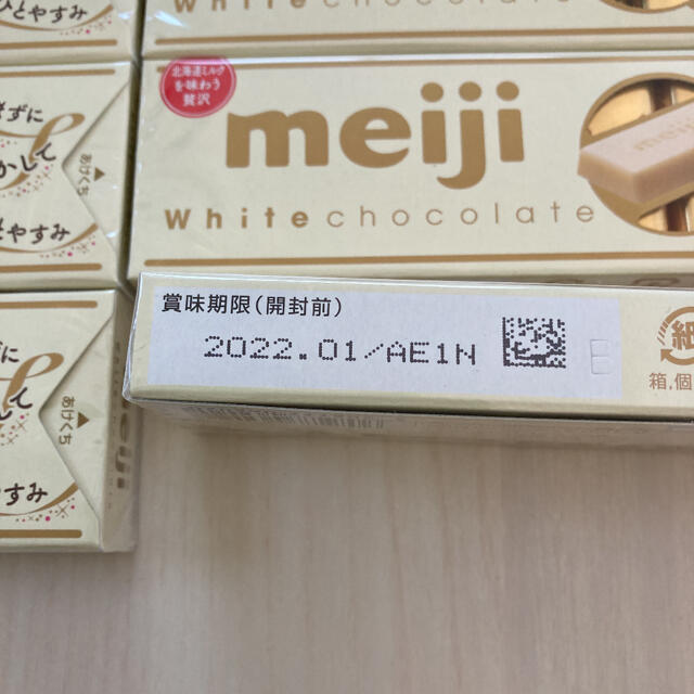 明治(メイジ)の明治ホワイトチョコレート10箱 食品/飲料/酒の食品(菓子/デザート)の商品写真