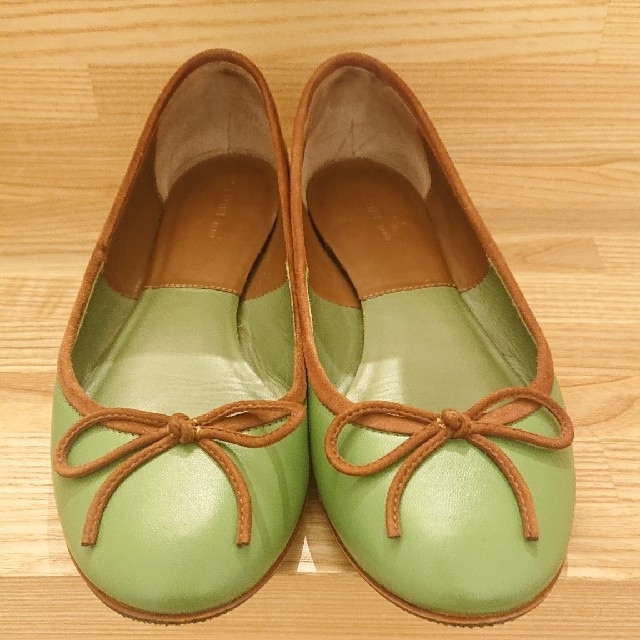 celine(セリーヌ)のCELINE バレエシューズ 35.5 グリーン×ブラウン レディースの靴/シューズ(バレエシューズ)の商品写真
