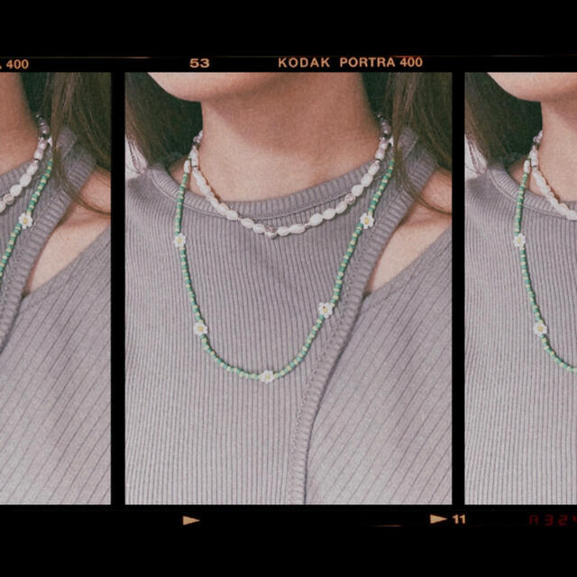 TOMORROWLAND(トゥモローランド)の01 handmade necklace “GREEN FLOWERS” ハンドメイドのアクセサリー(ネックレス)の商品写真