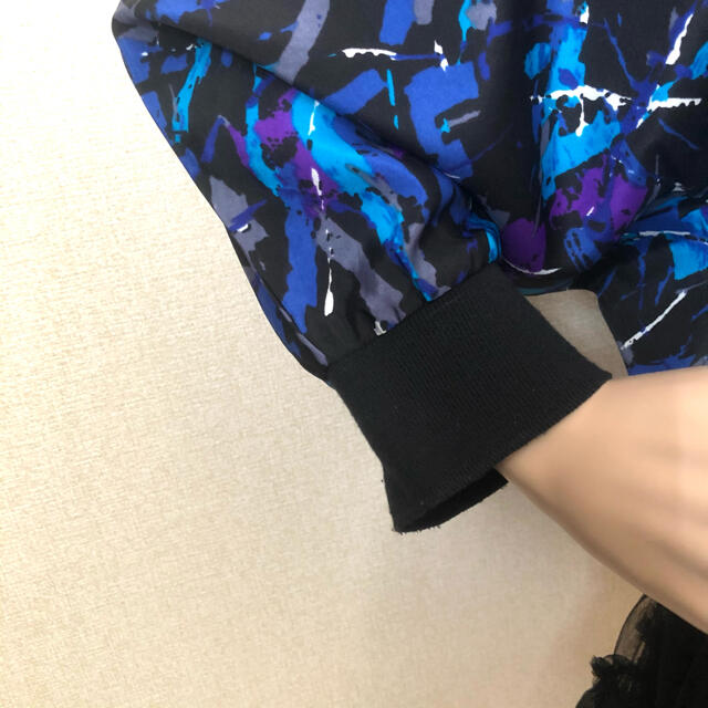総柄 ドルマントップス 古着 ヴィンテージ 青 紫 黒 カラフル レディースのトップス(カットソー(長袖/七分))の商品写真