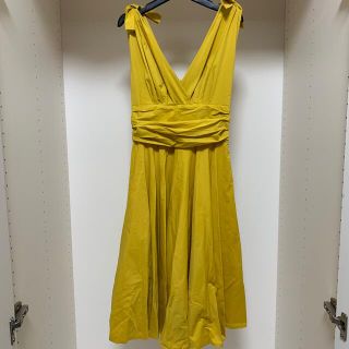 ザラ(ZARA)のイエロー　黄色　ワンピース　結婚式　ドレス(ひざ丈ワンピース)