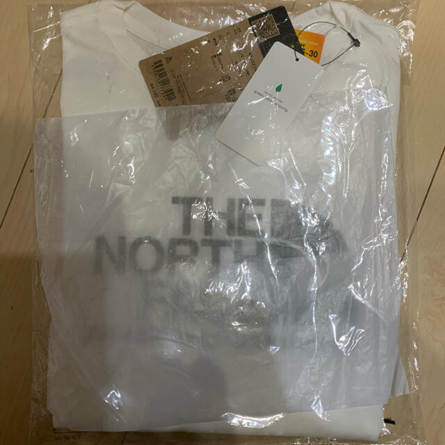 THE NORTH FACE(ザノースフェイス)のノースフェイス　ロンT キッズ　カモフラージュ　ホワイト　150 キッズ/ベビー/マタニティのキッズ服男の子用(90cm~)(Tシャツ/カットソー)の商品写真