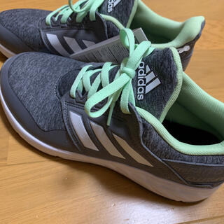 アディダス(adidas)のadidas アディダス スニーカー(スニーカー)