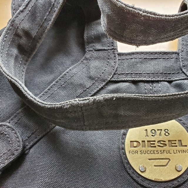 DIESEL(ディーゼル)のDIESELバッグ レディースのバッグ(ハンドバッグ)の商品写真