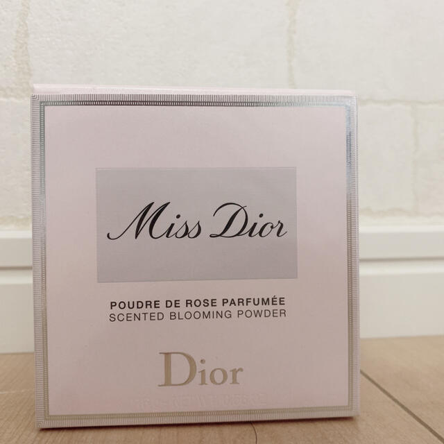 Dior(ディオール)のディオール　dior  ミスディオールブルーミングボディパウダー　新品　 コスメ/美容のボディケア(ボディパウダー)の商品写真